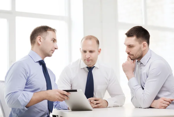 Business team working with tablet pc in office — Stock Photo, Image