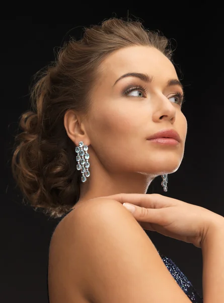 Woman with diamond earrings — Stock Photo, Image