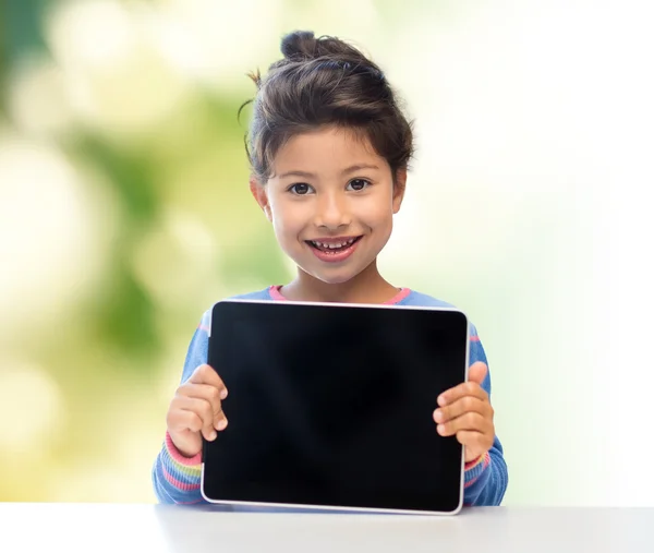 Niña feliz con la computadora PC tableta —  Fotos de Stock