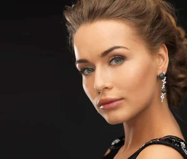 Woman with diamond earrings — Stock Photo, Image