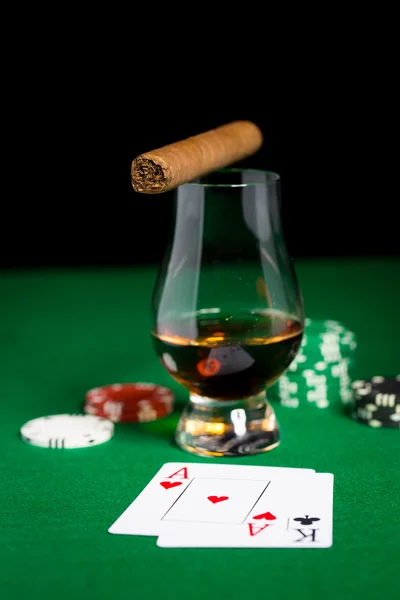 Close up of chips, cards whisky and cigar on table — Stock Photo, Image
