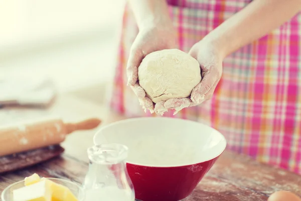 Close up of female hands kneading dough at home — Stock Photo, Image