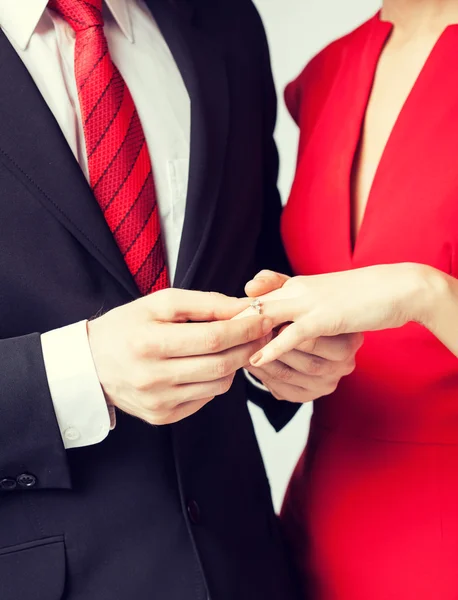 Man putting  wedding ring on woman hand — Stock Photo, Image