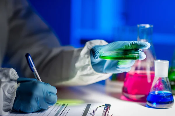 Close up of scientist writing test results in lab — Stock Photo, Image