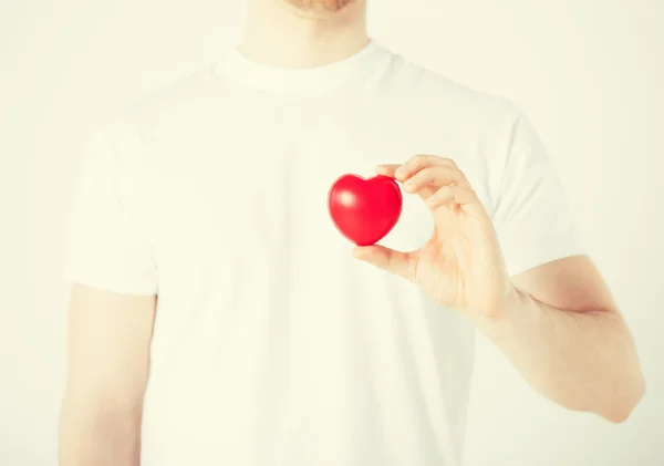 Manos de hombre con corazón — Foto de Stock