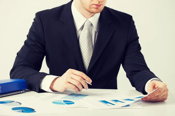 Businessman working and signing with papers — Stock Photo, Image