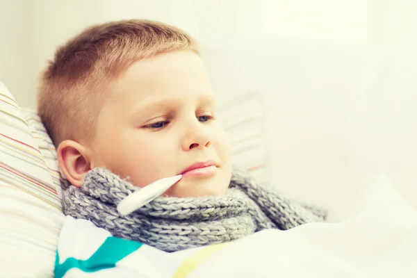 Ill boy with flu at home — Stock Photo, Image