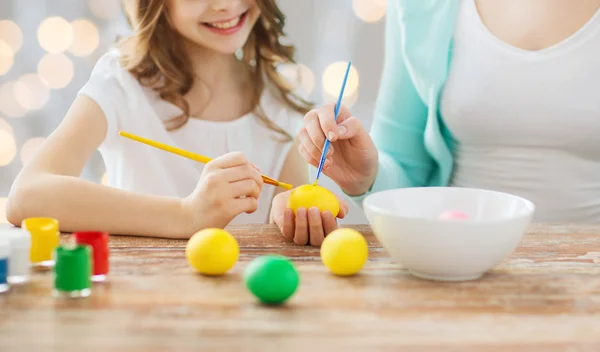 Close up of family coloring easter eggs — Stock Photo, Image