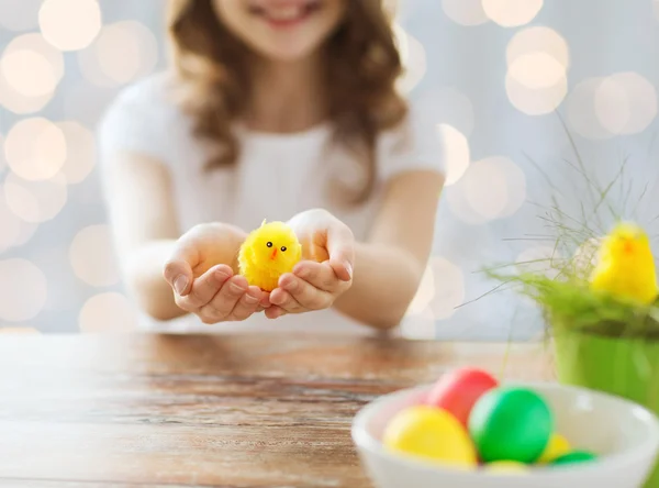 Close up of girl holding easter chicken toy — Stock Photo, Image