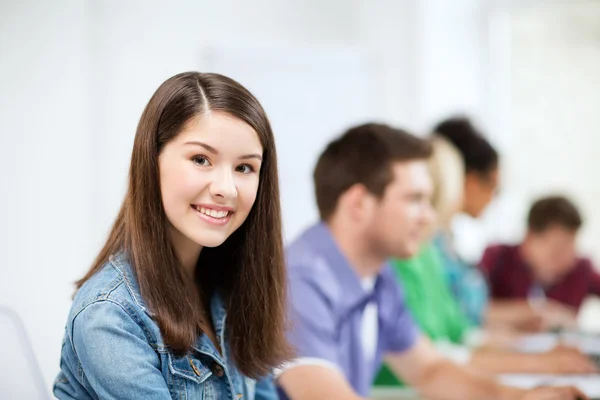 Student z komputera nauki w szkole — Zdjęcie stockowe