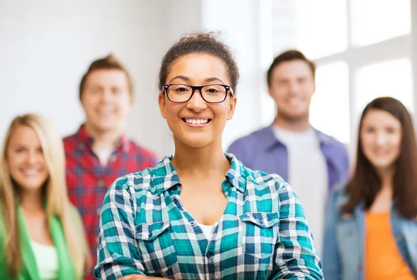 Grupp elever i skolan — Stockfoto