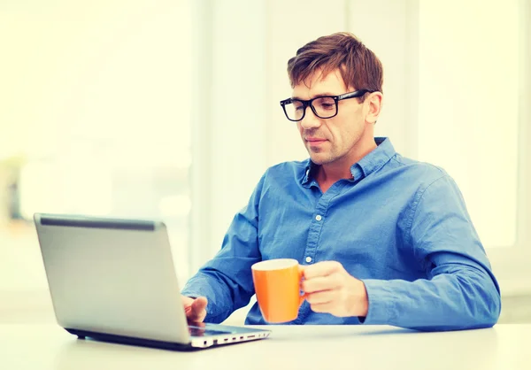Man working with laptop at home — Stock Photo, Image