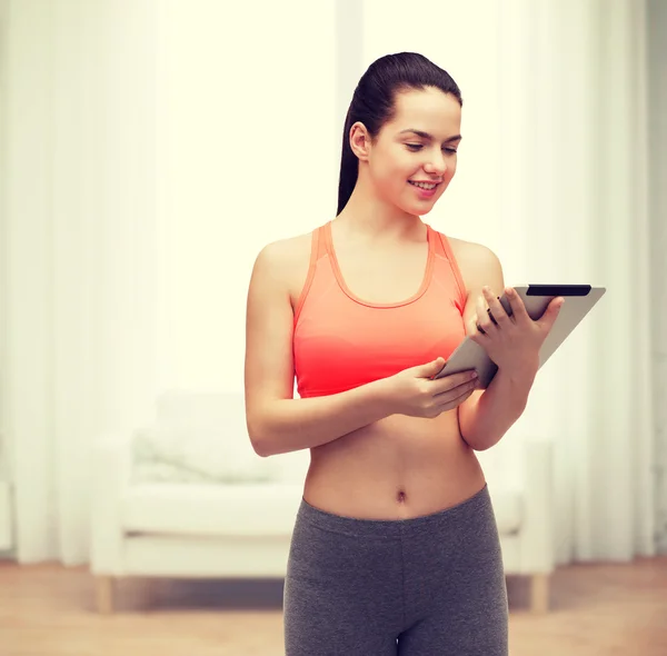 Mulher desportiva com computador tablet pc — Fotografia de Stock