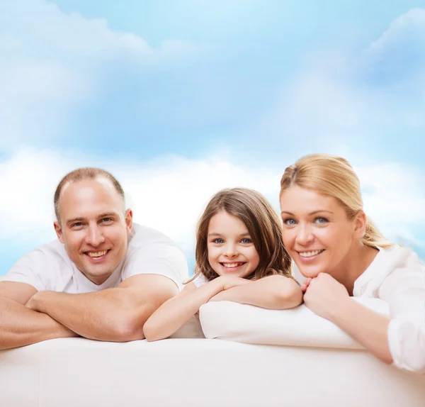 Família feliz em casa — Fotografia de Stock