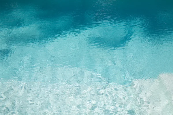 Agua en la piscina, el mar o el océano — Foto de Stock