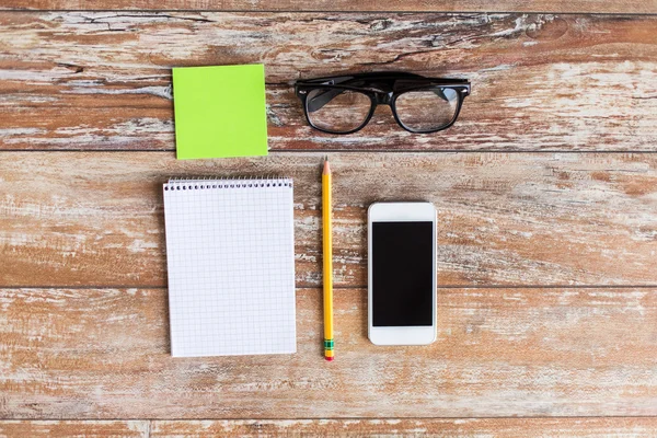 Close-up van office spullen op tafel — Stockfoto