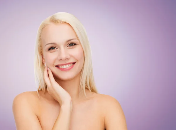 Beautiful young woman with bare shoulders — Stock Photo, Image