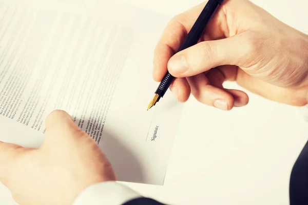 Man with contract — Stock Photo, Image