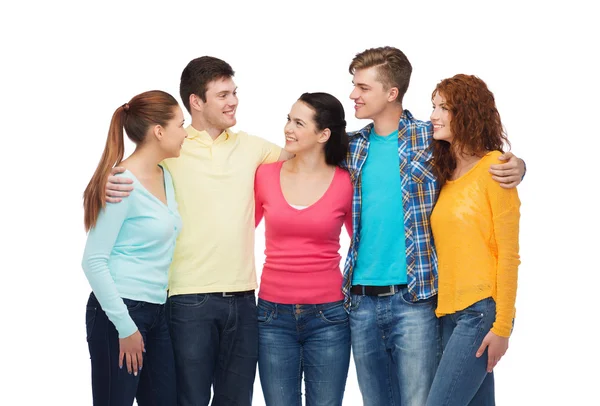 Grupo de adolescentes sonrientes — Foto de Stock