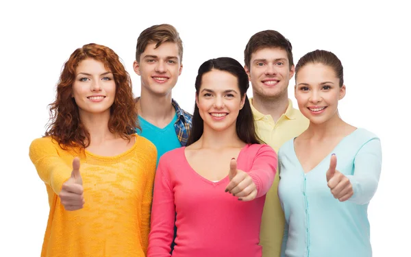 Grupo de adolescentes sonrientes mostrando pulgares hacia arriba — Foto de Stock