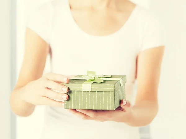 Woman hands with gift box Royalty Free Stock Photos