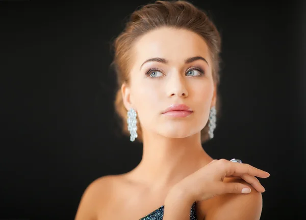 Woman with diamond earrings — Stock Photo, Image