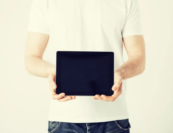 Mann mit Tablet-PC — Stockfoto