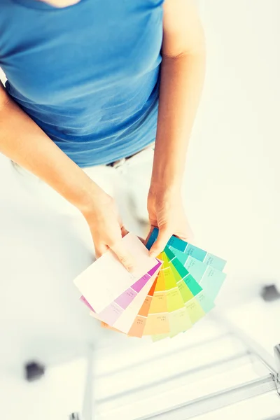 Woman   with color samples — Stock Photo, Image