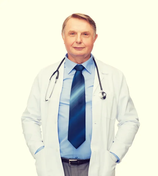 Doktor eller professor med stetoskop — Stockfoto