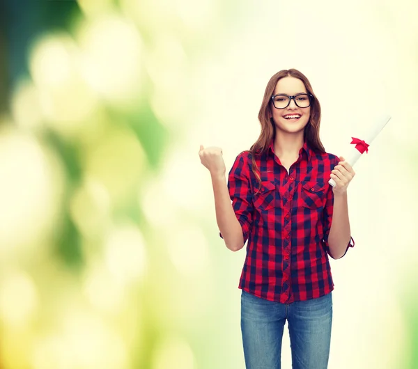 Studente donna con diploma — Foto Stock