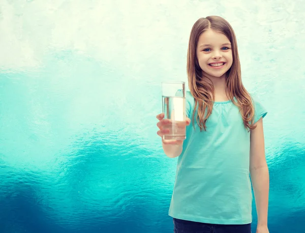 Little girl giving glass of water — Stock Photo, Image