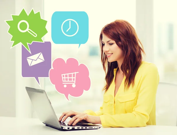 Smiling woman with laptop — Stock Photo, Image