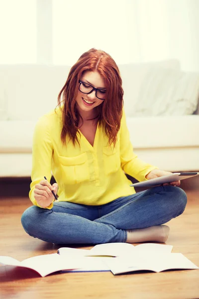 With tablet pc   and notebooks — Stock Photo, Image