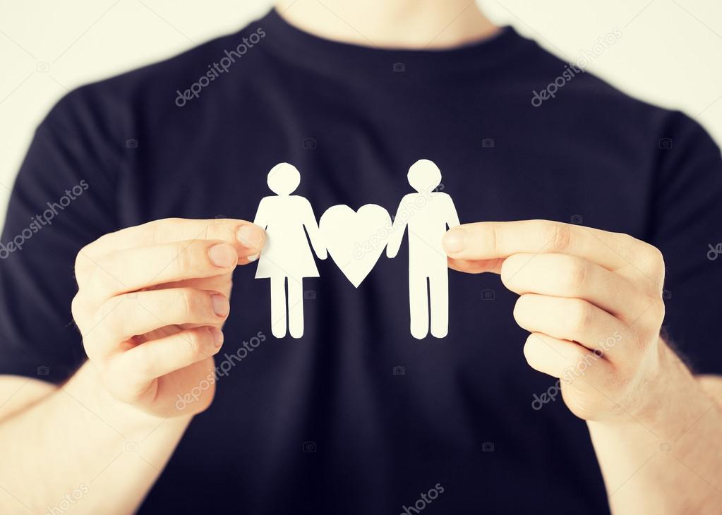 человек держит сердце в руках. круг из рук. Raise hand gesture. рука. руки домиком.