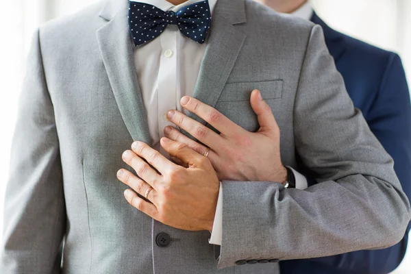 Mężczyzna para gejów przytulanie — Zdjęcie stockowe