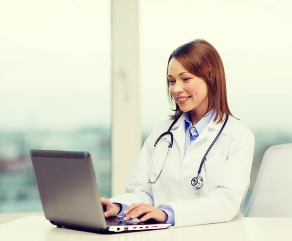 Busy doctor with laptop computer — Stock Photo, Image
