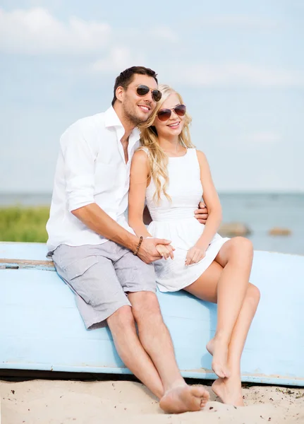 Casal de férias à beira-mar — Fotografia de Stock