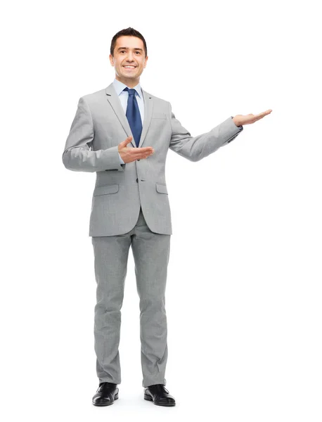Feliz hombre de negocios sonriente en traje — Foto de Stock