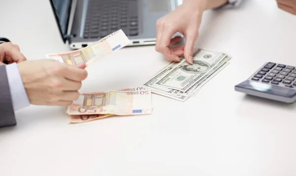 Hands counting money at office — Stock Photo, Image