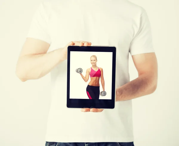 Man met tablet pc en sportieve vrouw — Stockfoto