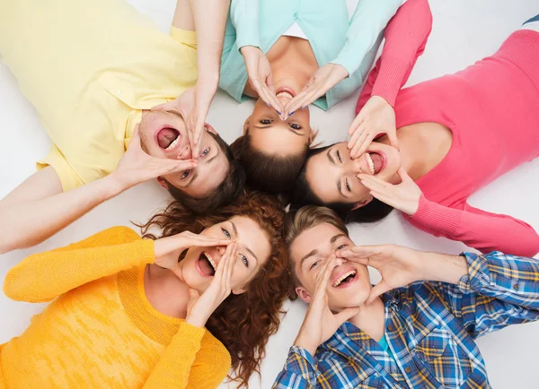 Group of smiling teenagers Royalty Free Stock Images