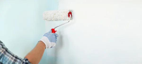 Close up of male in gloves painting wall — Stock Photo, Image