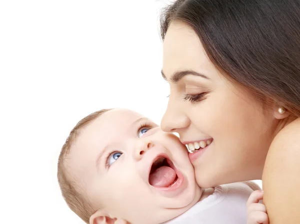 Mãe beijando seu bebê — Fotografia de Stock