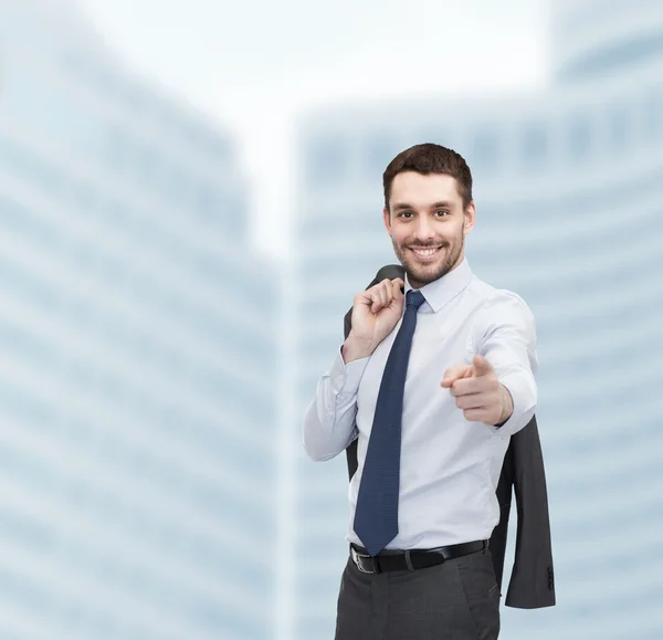 Buisnessman guapo con chaqueta sobre el hombro — Foto de Stock