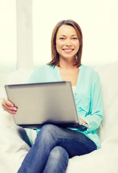 Smiling woman with laptop computer at home Royalty Free Stock Photos