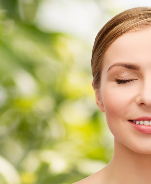 Face of beautiful woman with closed eyes — Stock Photo, Image