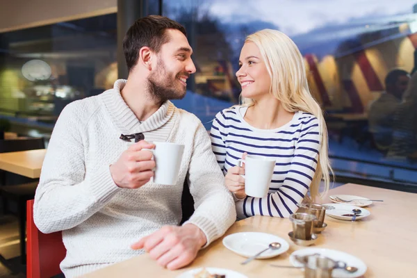 Happy couple meeting and drinking tea or coffee — Stock Photo, Image