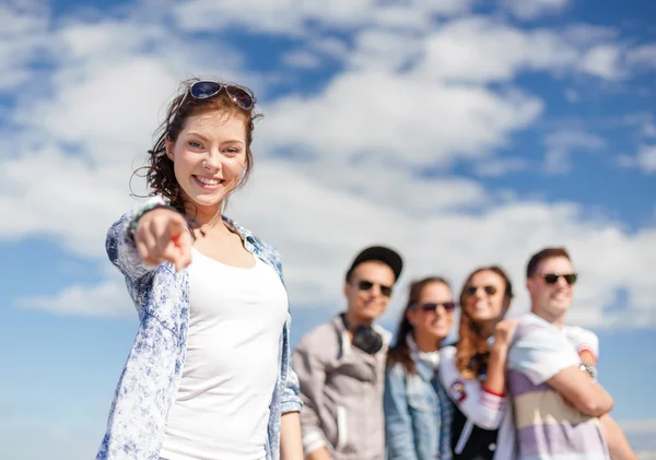 Teenage girl with headphones and friends outside — Stock Photo, Image