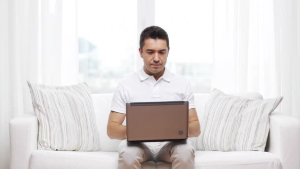 Man working with laptop computer at home — Stock Video