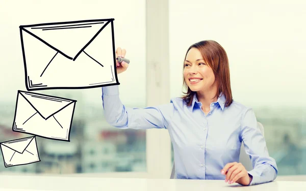 Businesswoman drawing envelope — Stock Photo, Image